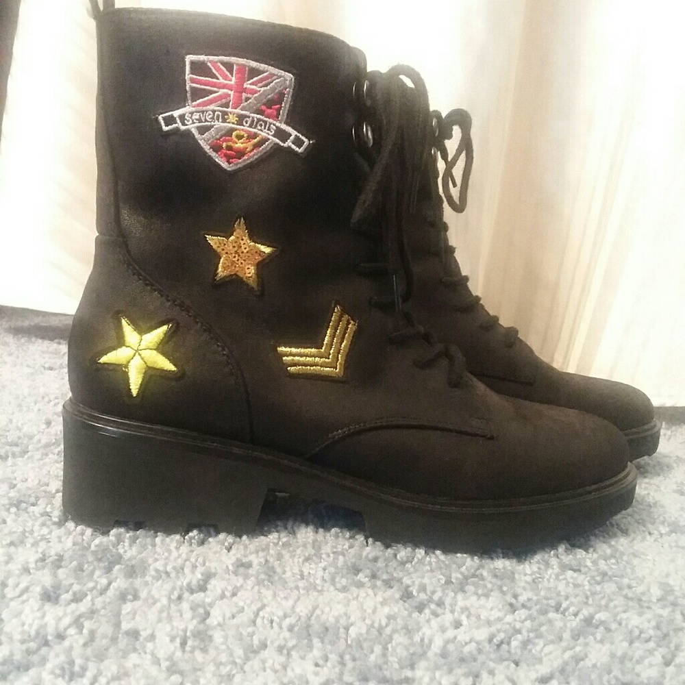 🌴COMBAT STYLE BOOTS🌴